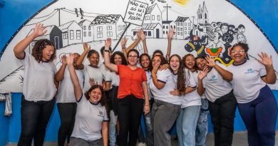 Professora de arte transforma escola estadual de Duque de Caxias em ateliê