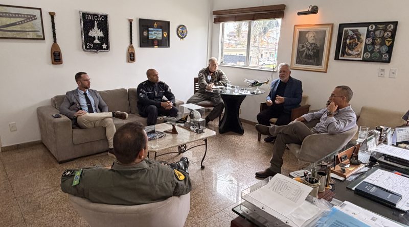 Prefeitura de São Pedro da Aldeia discute integração das forças de segurança em reunião na Base Aérea Naval 