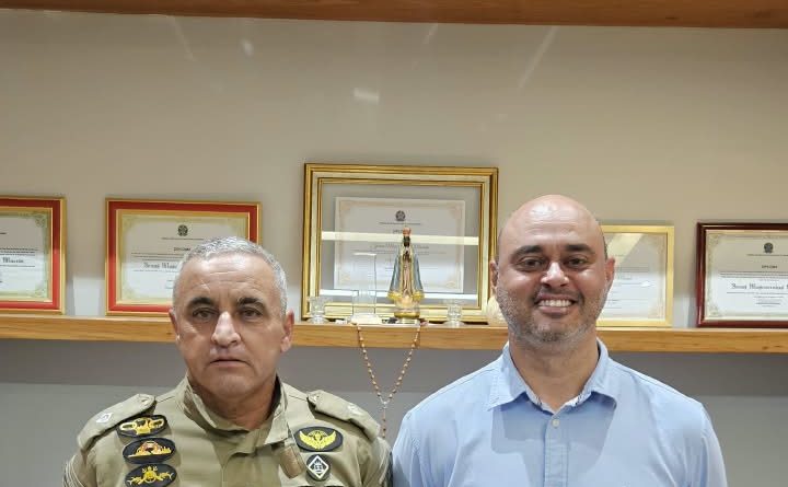 Prefeito Jonas Dico se reúne com comandante do Corpo de Bombeiros para discutir projetos e ações para Três Rios