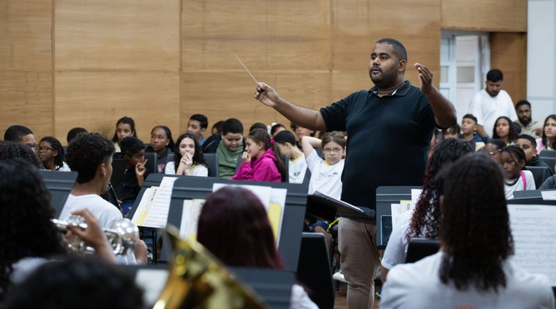 Volta Redonda Cidade da Música comemora Mês da Criança com concerto didático para alunos da rede municipal