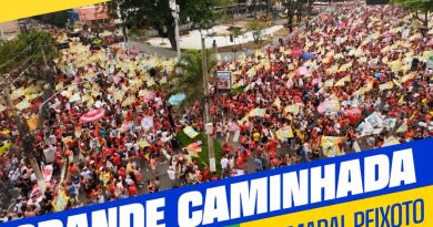 Rodrigo Neves participa da Grande Caminhada da Vitória em apoio a Lula no Centro de Niterói