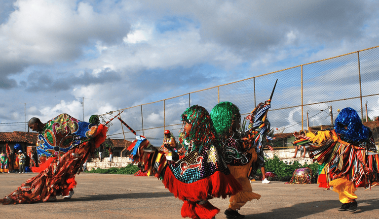 Maracatu de Baque Solto celebra tradição, poesia e identidade cultural