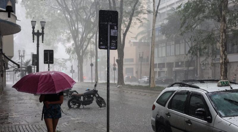 Fim de semana de segundo turno terá chuva forte em SP, RJ e PR e calor de até 40°C no Nordeste