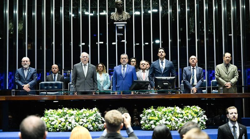Senado celebra Dia do Médico com debate sobre a profissão
