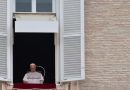 Papa Leão XIV conduz oração no Vaticano um dia após deixar hospital e diz que vai retomar suas atividades