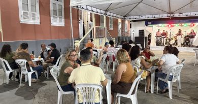 Macaé: Samba, alegria e reconhecimento marcam homenagem aos professores no Solar dos Mellos