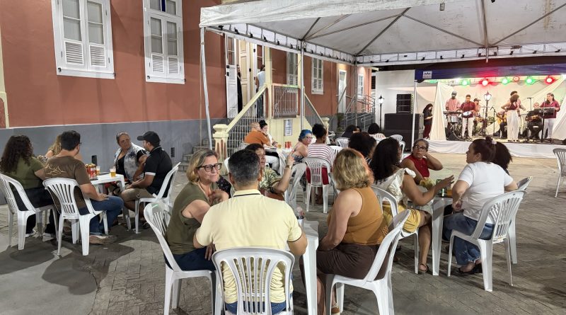 Macaé: Samba, alegria e reconhecimento marcam homenagem aos professores no Solar dos Mellos