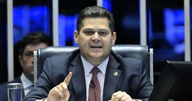 Alcolumbre admite que pode acelerar PEC da escala 6×1 com menos assinaturas