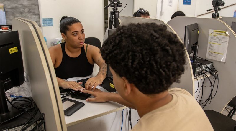 Macaé realiza mutirão para emissão de identidade de jovens inscritos no Enem