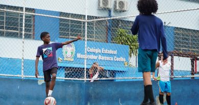 Crianças e jovens gonçalenses participam de aulas de futebol no Boaçu