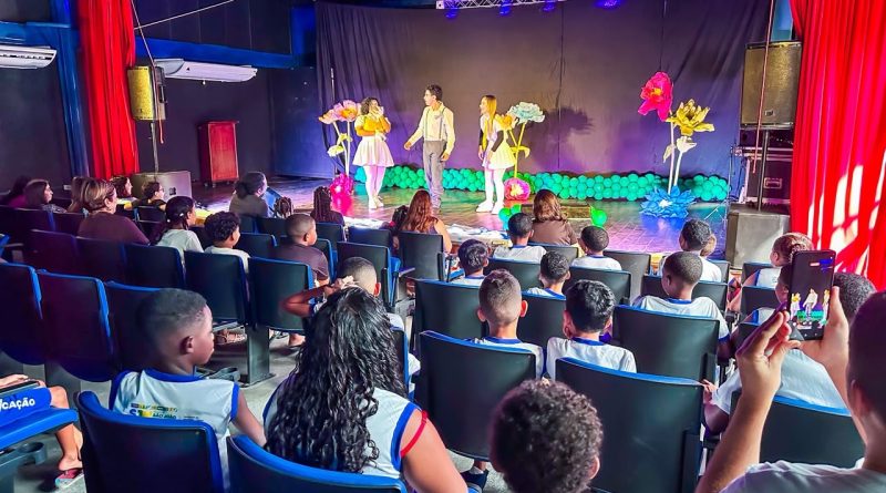 Semana da Criança leva teatro, música e oficinas ao Centro Cultural Meritiense