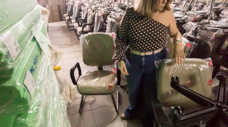 Prefeitura de Teresópolis entrega novos mobiliários, eletrodomésticos e utensílios de cozinha para creches e escolas da Rede Municipal