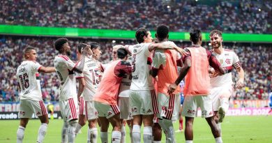 Flamengo domina, bate o Bahia e segue na liderança do Brasileiro