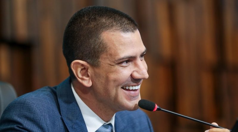 Governador eleito, Douglas Ruas oficializa equipe de transição para o novo governo