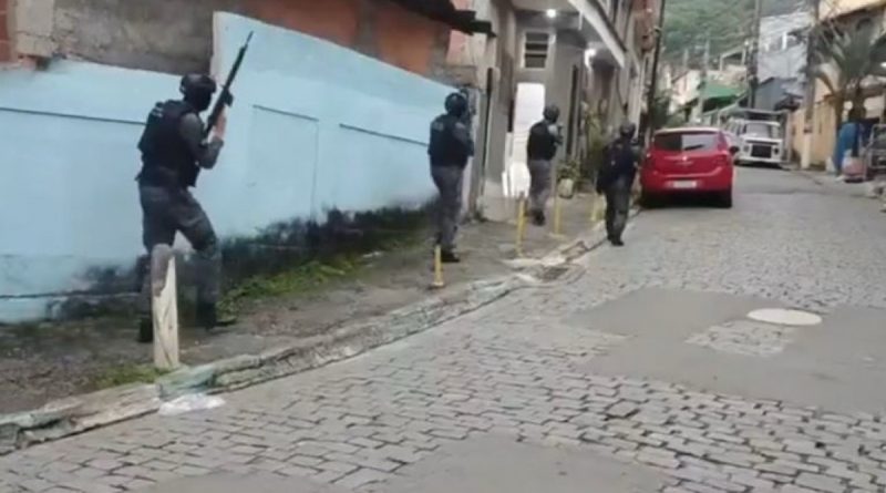 PM realiza operações em diferentes comunidades do Rio