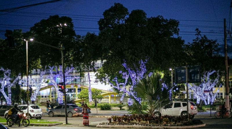 Iluminação de Natal chega a novos pontos de Volta Redonda