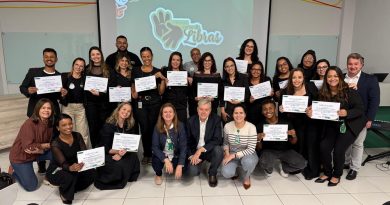 Secretaria da Pessoa com Deficiência de Volta Redonda forma profissionais da Unimed em Libras