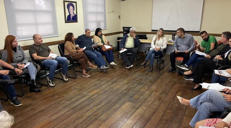 Prefeitura de Rio das Ostras discute revitalização do Centro com empresários