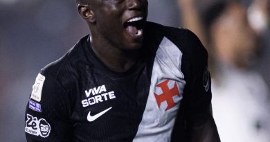 Vasco vira no fim com dois de Marino e afunda o Corinthians no Z-4