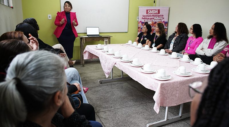 Outubro Rosa: servidoras de Volta Redonda participam de palestra com foco na prevenção e nos cuidados da saúde
