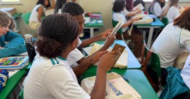 Dia Nacional do Livro: Projeto Escola que Lê beneficia quase 20 mil estudantes da rede municipal de Saquarema com a distribuição de livros