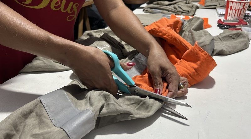  Uniformes da Light ganham nova vida nas mãos de mulheres de Mesquita