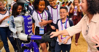 Robô, pesquisas e histórias de mulheres da ciência atraem estudantes na Semana Nacional de Ciência e Tecnologia de Campos