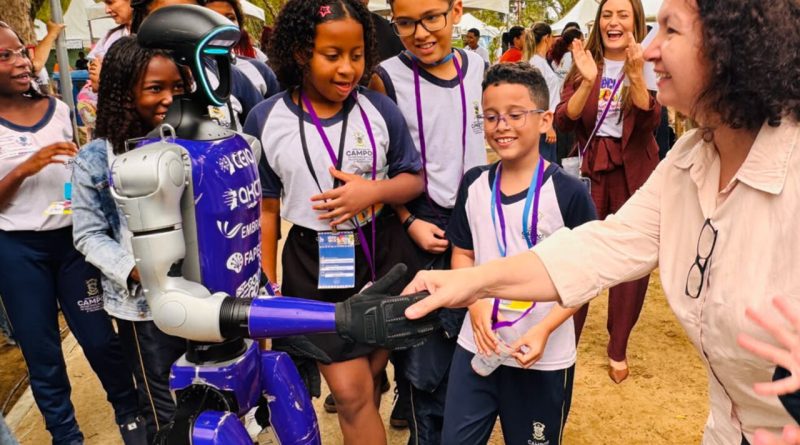 Robô, pesquisas e histórias de mulheres da ciência atraem estudantes na Semana Nacional de Ciência e Tecnologia de Campos