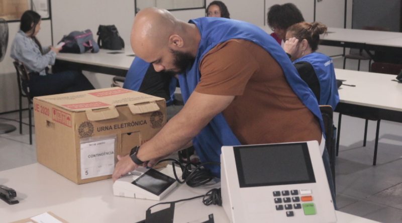 TRE-RJ distribui 1.549 urnas eletrônicas para votação deste domingo