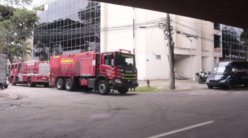 Incêndio atinge imóvel comercial em São Cristóvão